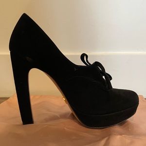 Prada pumps. Black with tie. Good condition. Size 5.5 (US)/36 (EU)